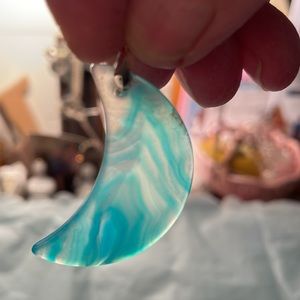 Pictures don’t do this one justice! Lovely Aqua Blue Natural Agate stone pendant